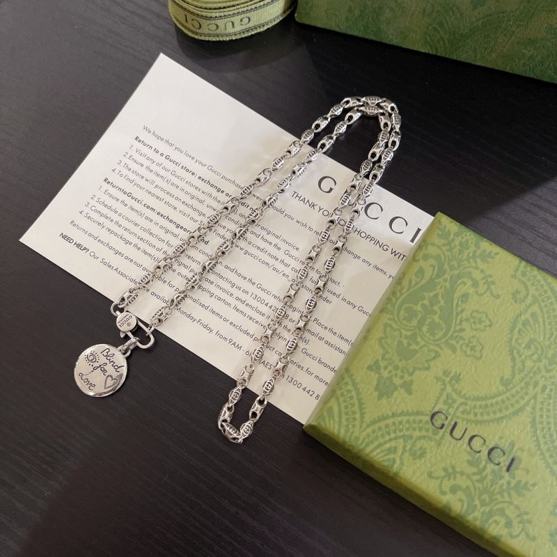 G*u*i necklaces